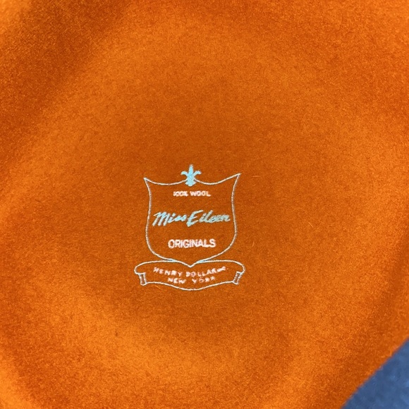1969 Miss Eileen USA orange wool woman’s hat with feathers in original hat box - Picture 5 of 14